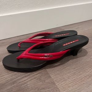 Prada patent red leather kitten heel thongs/flip flops. Size 39.5